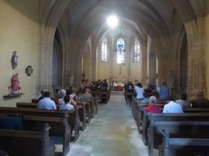 Messe de l'été dans l'église de Lys
