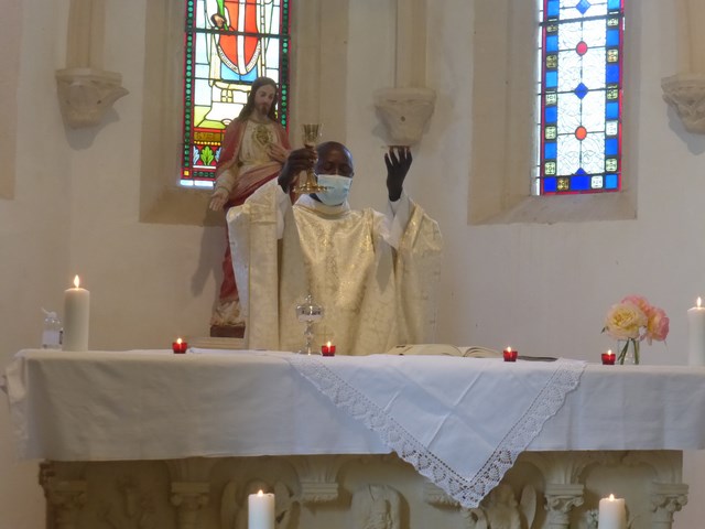 Messe à l'église de Chazeuil