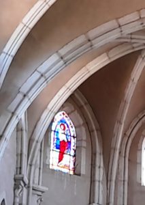 vitrail de Saint Maurice en haut à gauche du choeur de l'église de Montreuillon